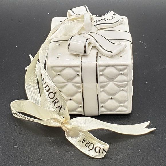 Pandora 2016 Porcelain White Silver Quilted Christmas Present Ornament - Picture 10 of 15